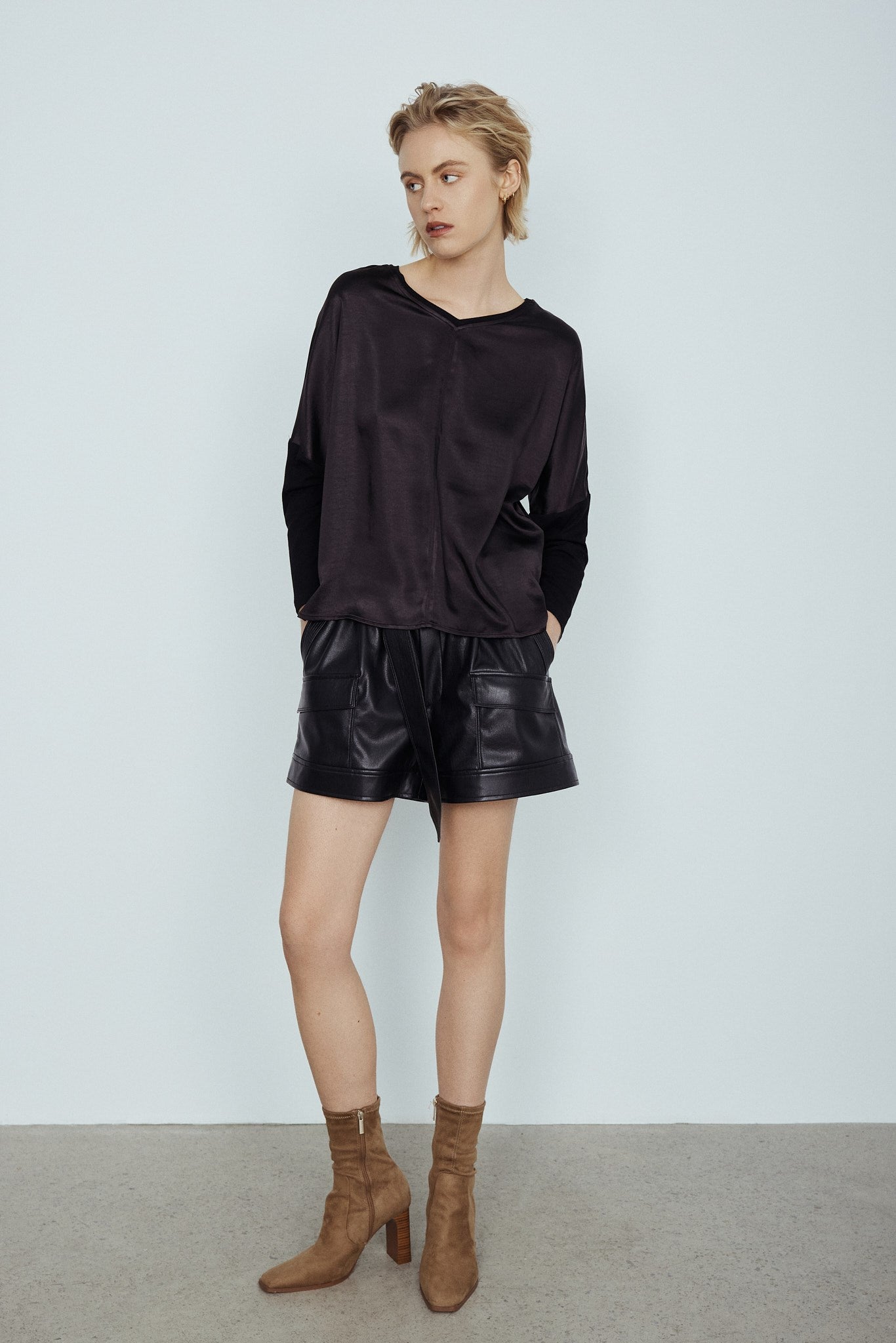 CINDY TOP-Black