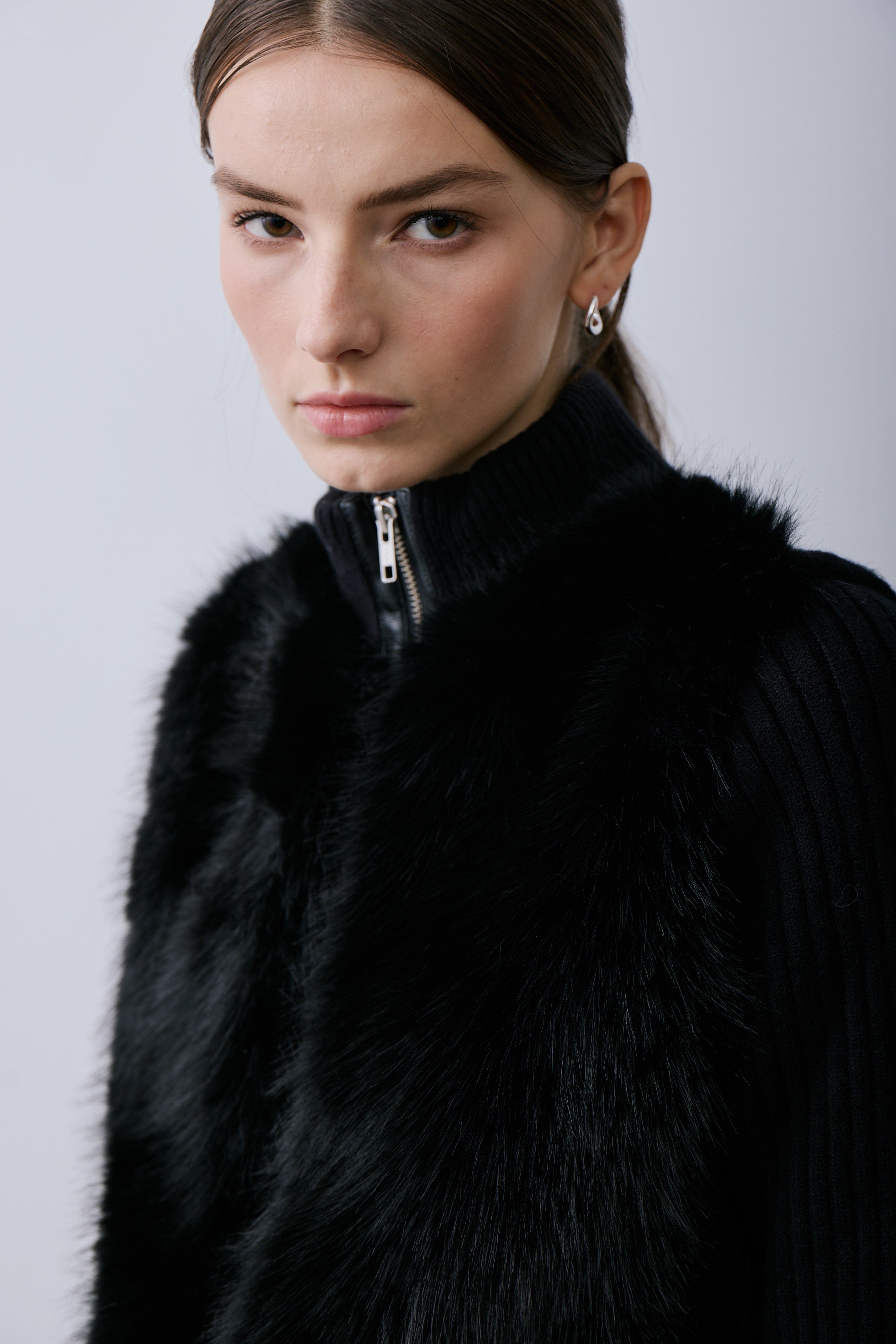 HELIOS SWEATER-Black