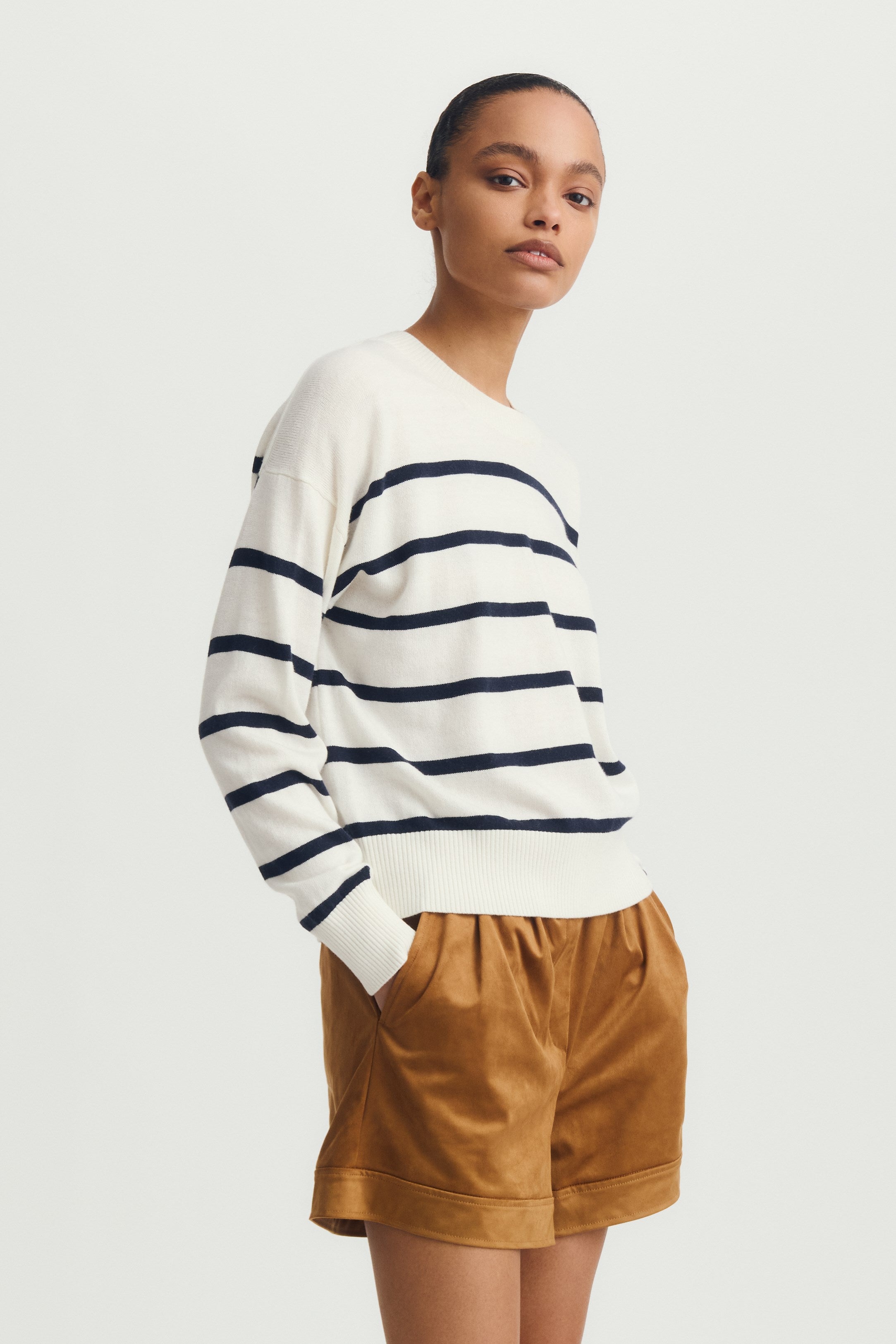 MARYAM SHORT-Amber suede