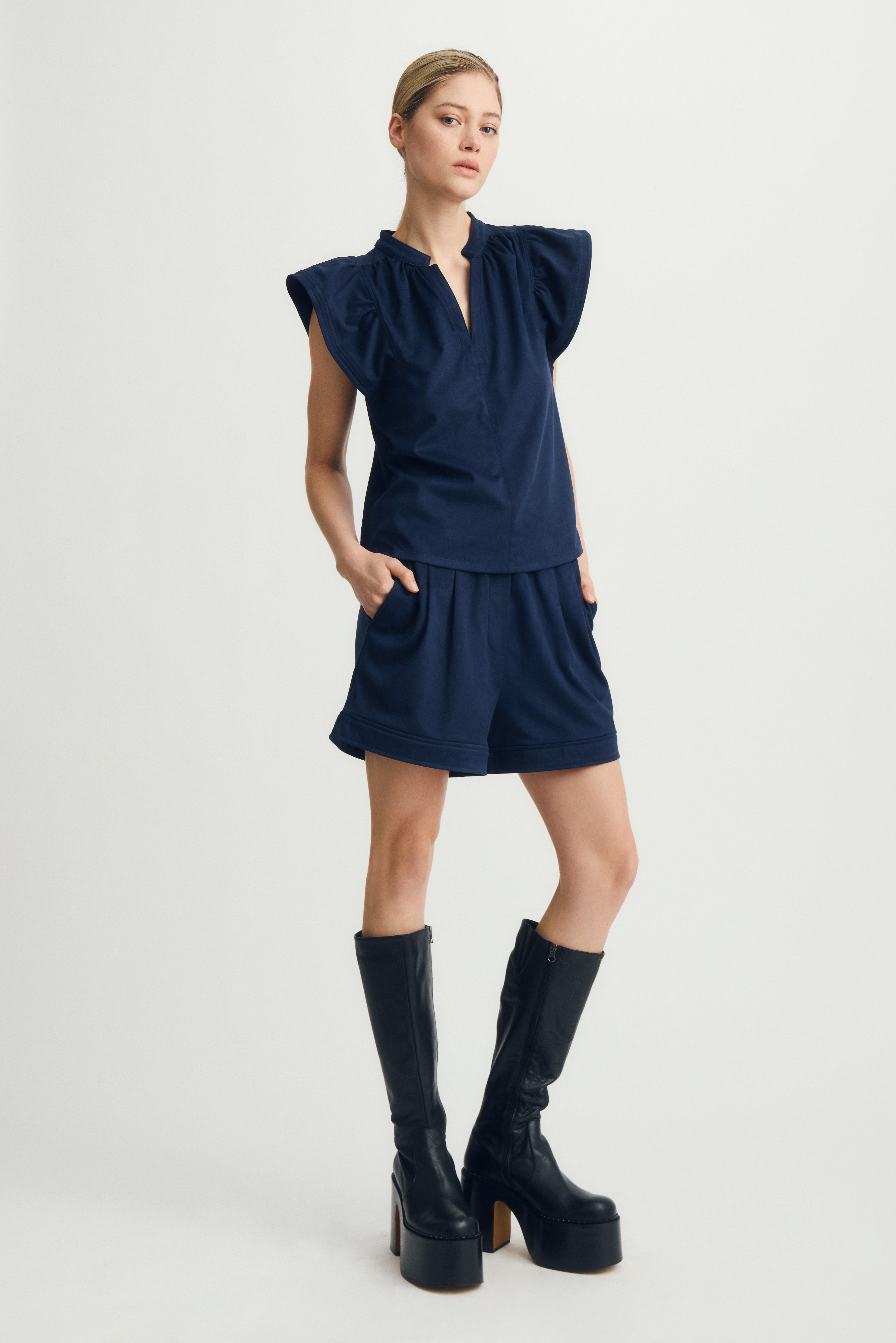 MARYAM SHORT - Daim bleu marine profond
