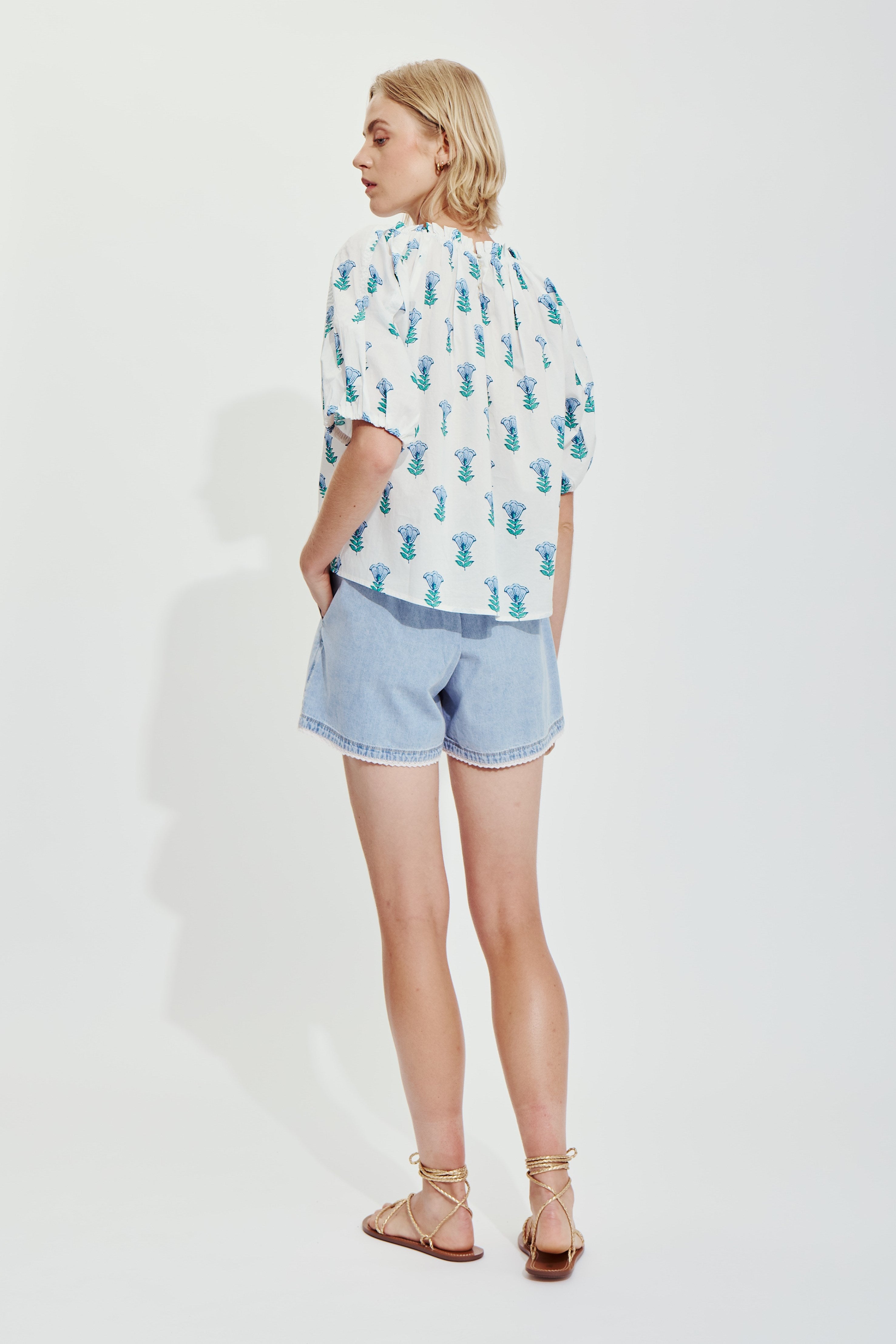 MIRANA Blouse bleue conv. florale