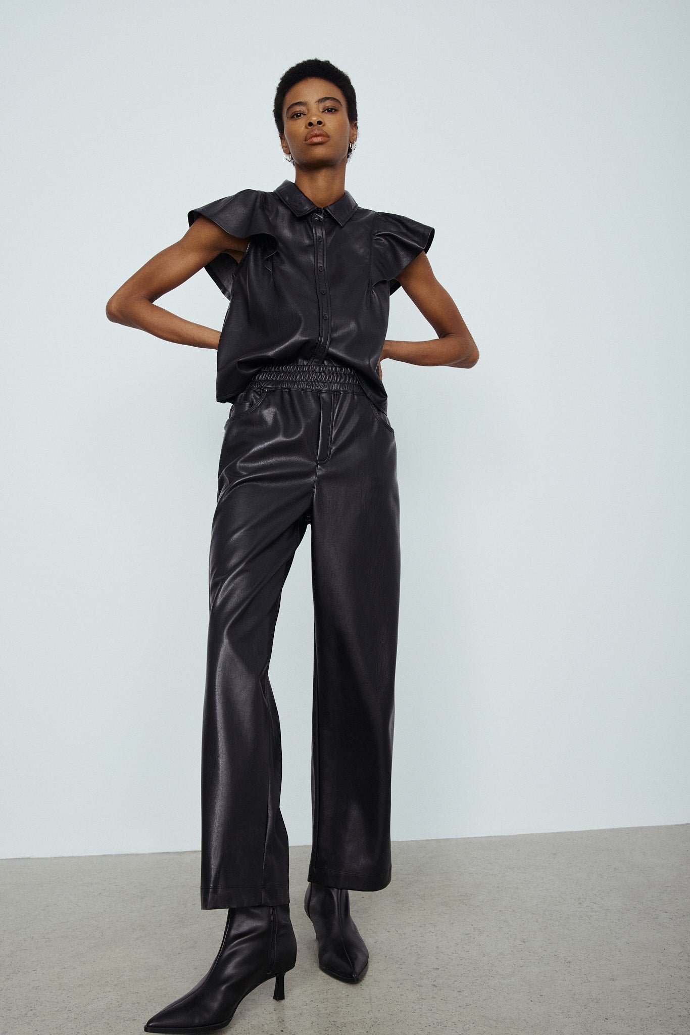 NESSAH BLOUSE-Black