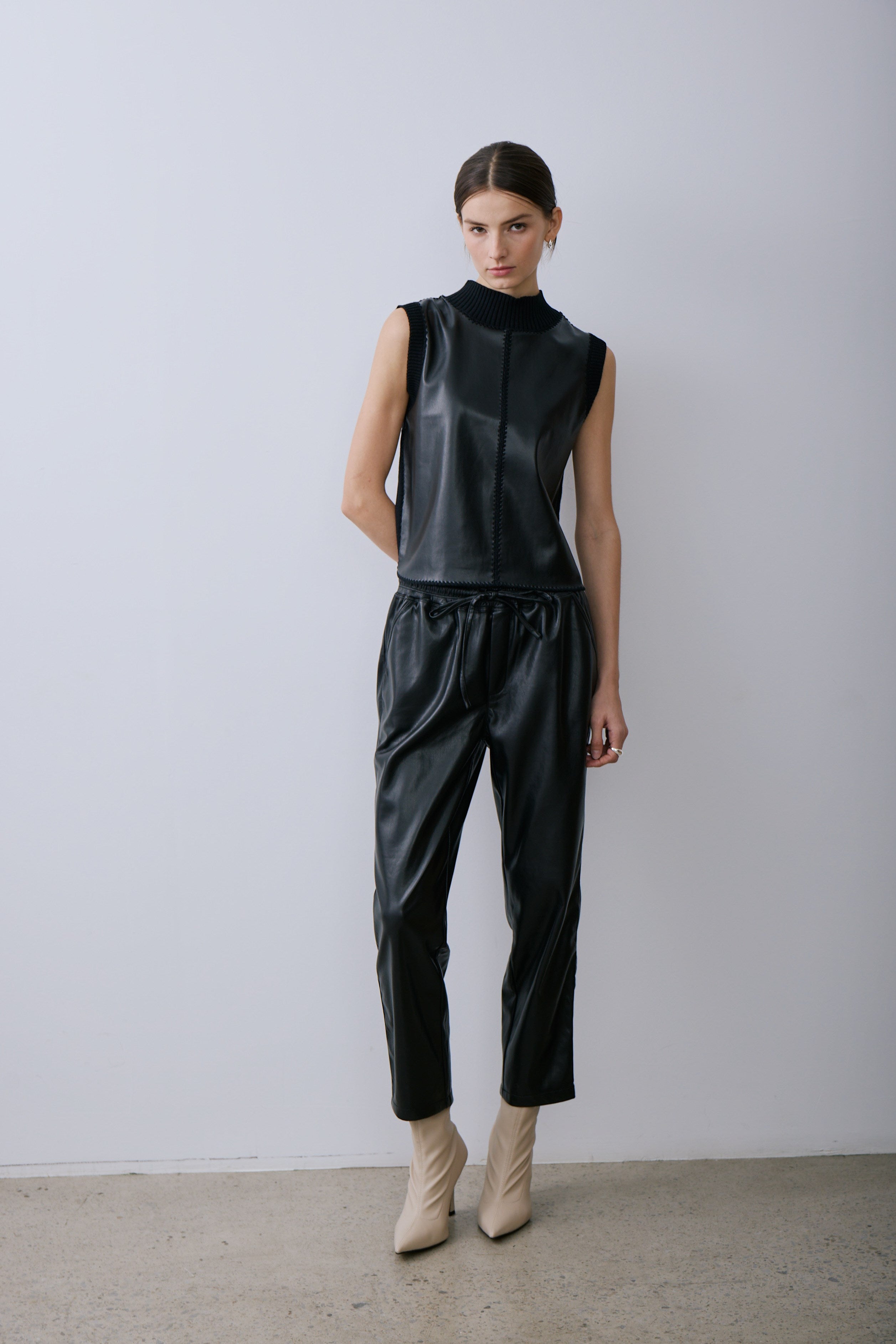 NICO TOP-Black