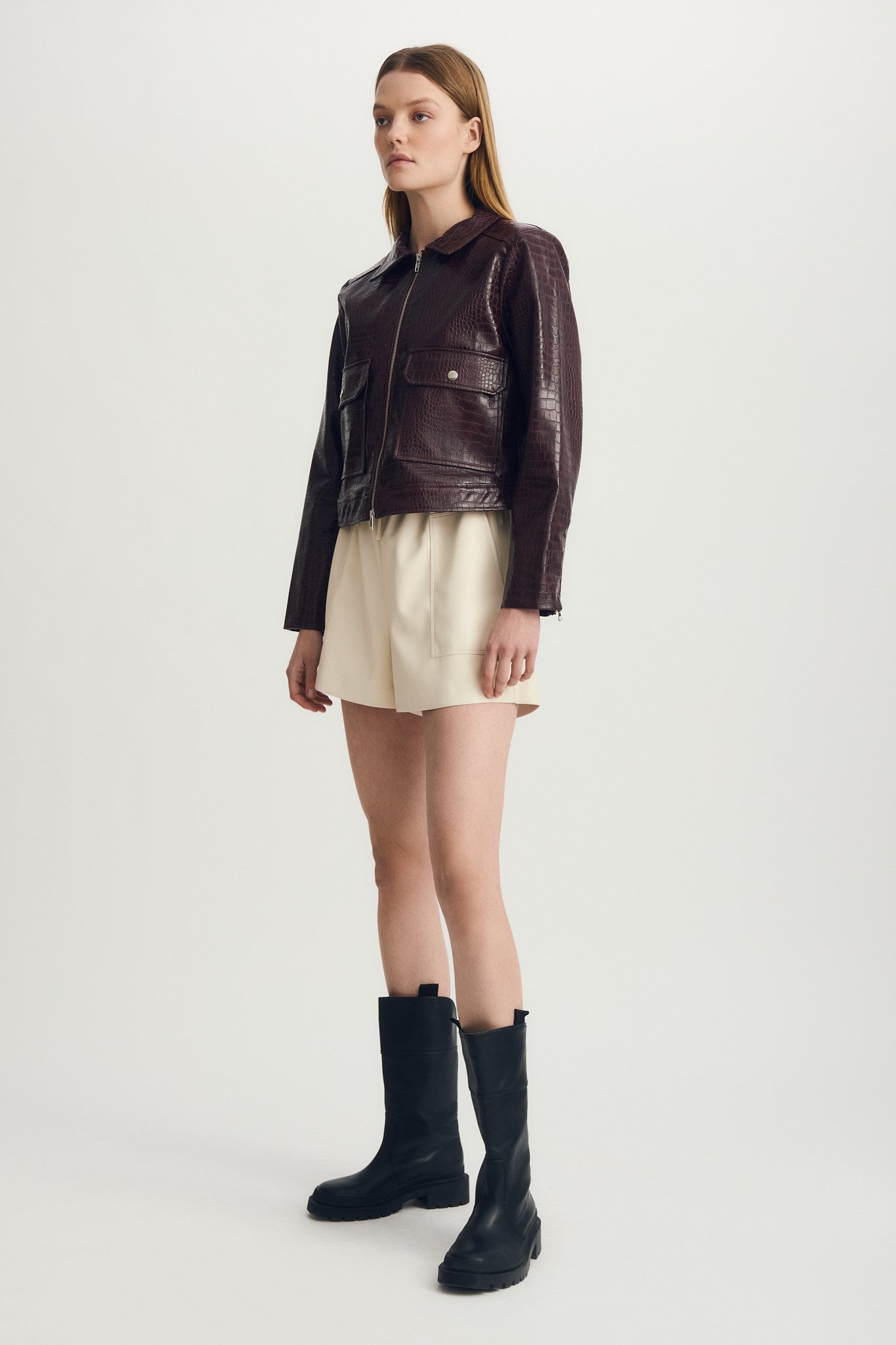 Veste SLOANE - Peau bordeaux texturée.
