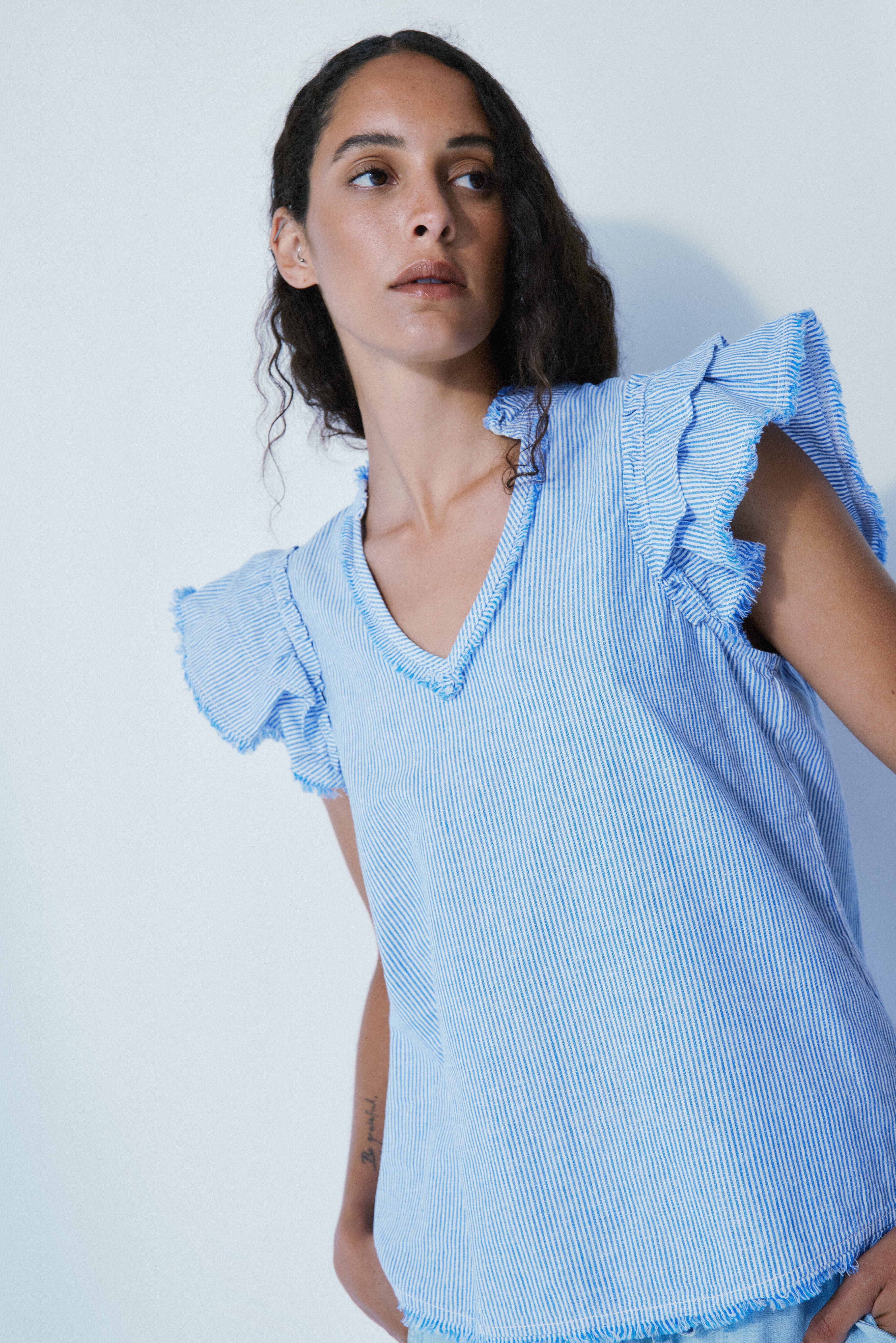 DALLY BLOUSE-Thin blue stripe