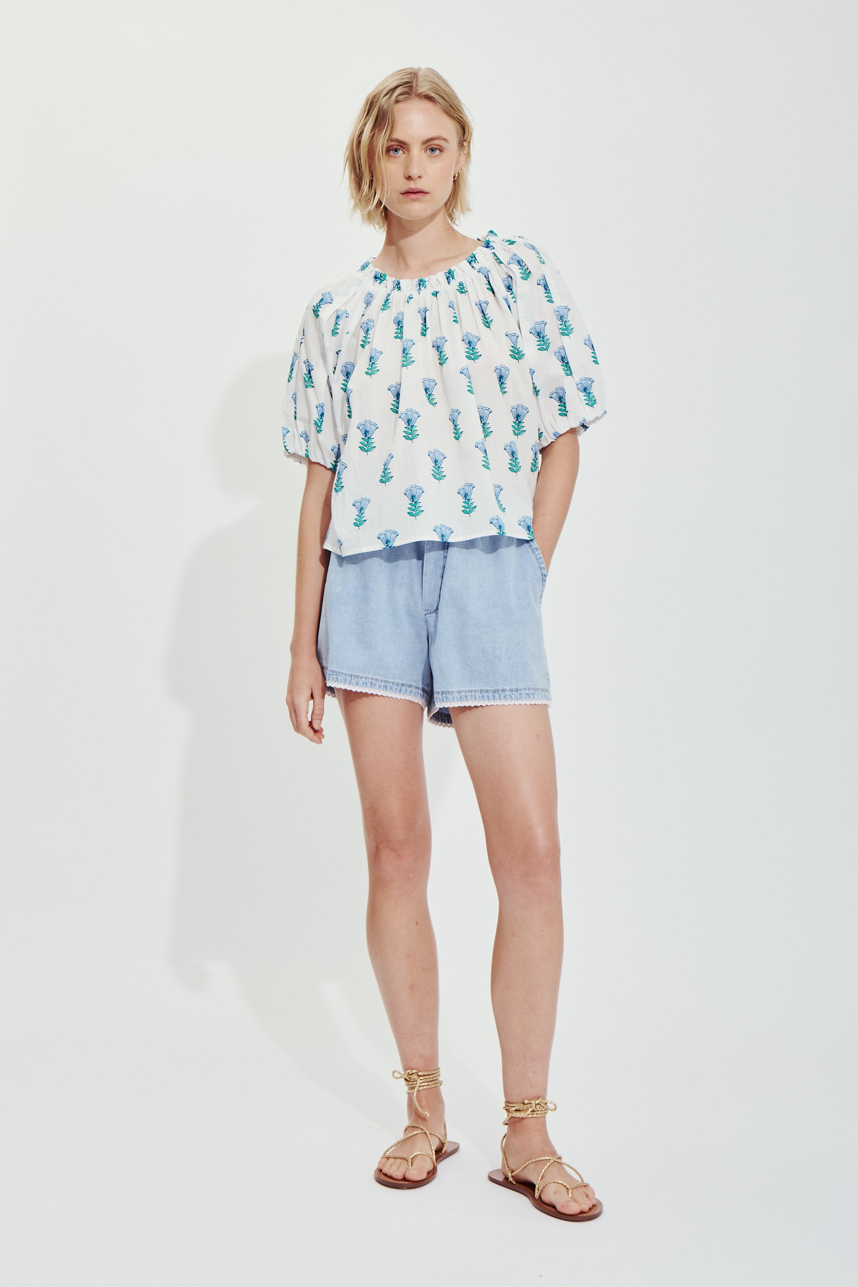 MIRANA Blouse bleue conv. florale