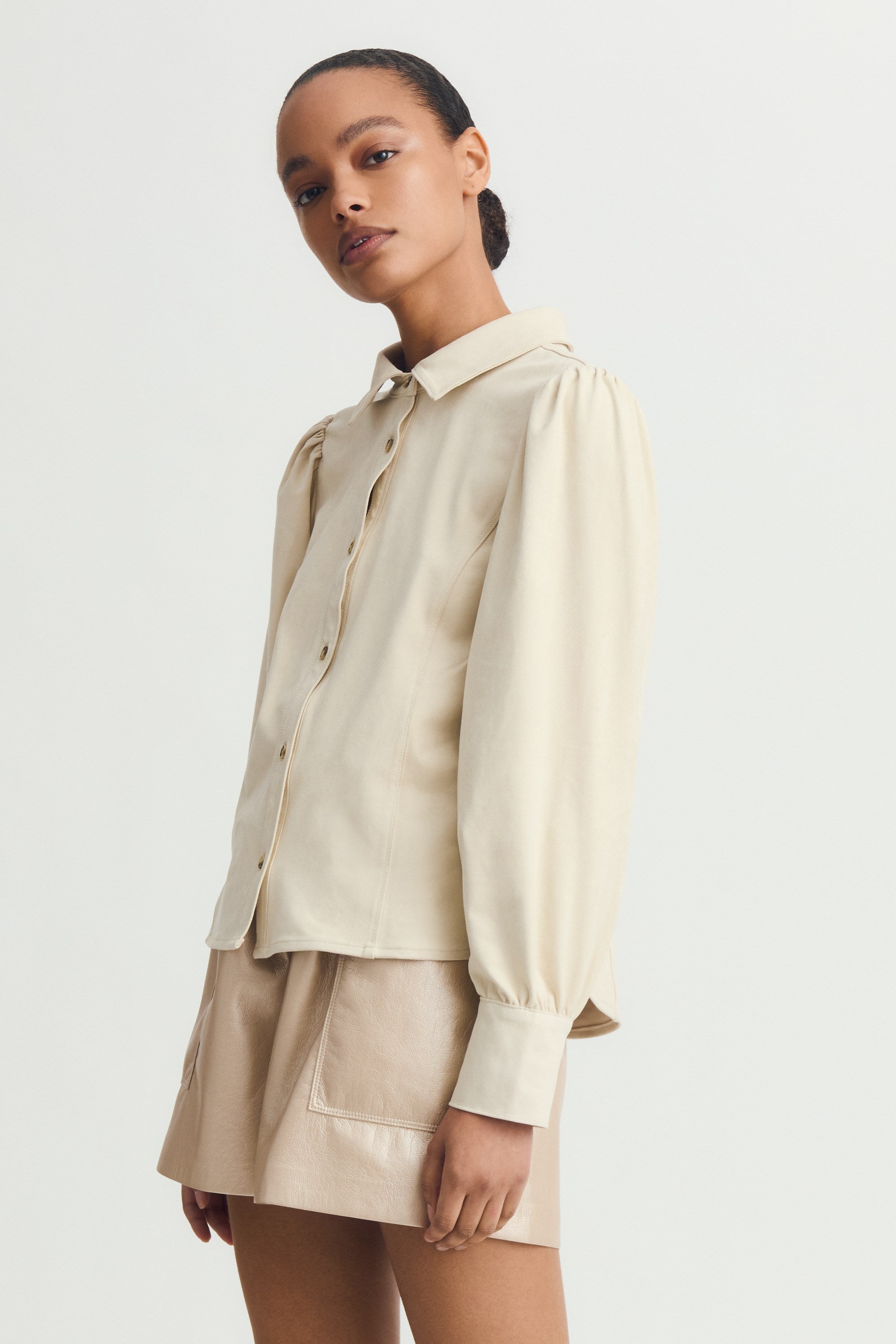 TARA SHIRT-Cream suede