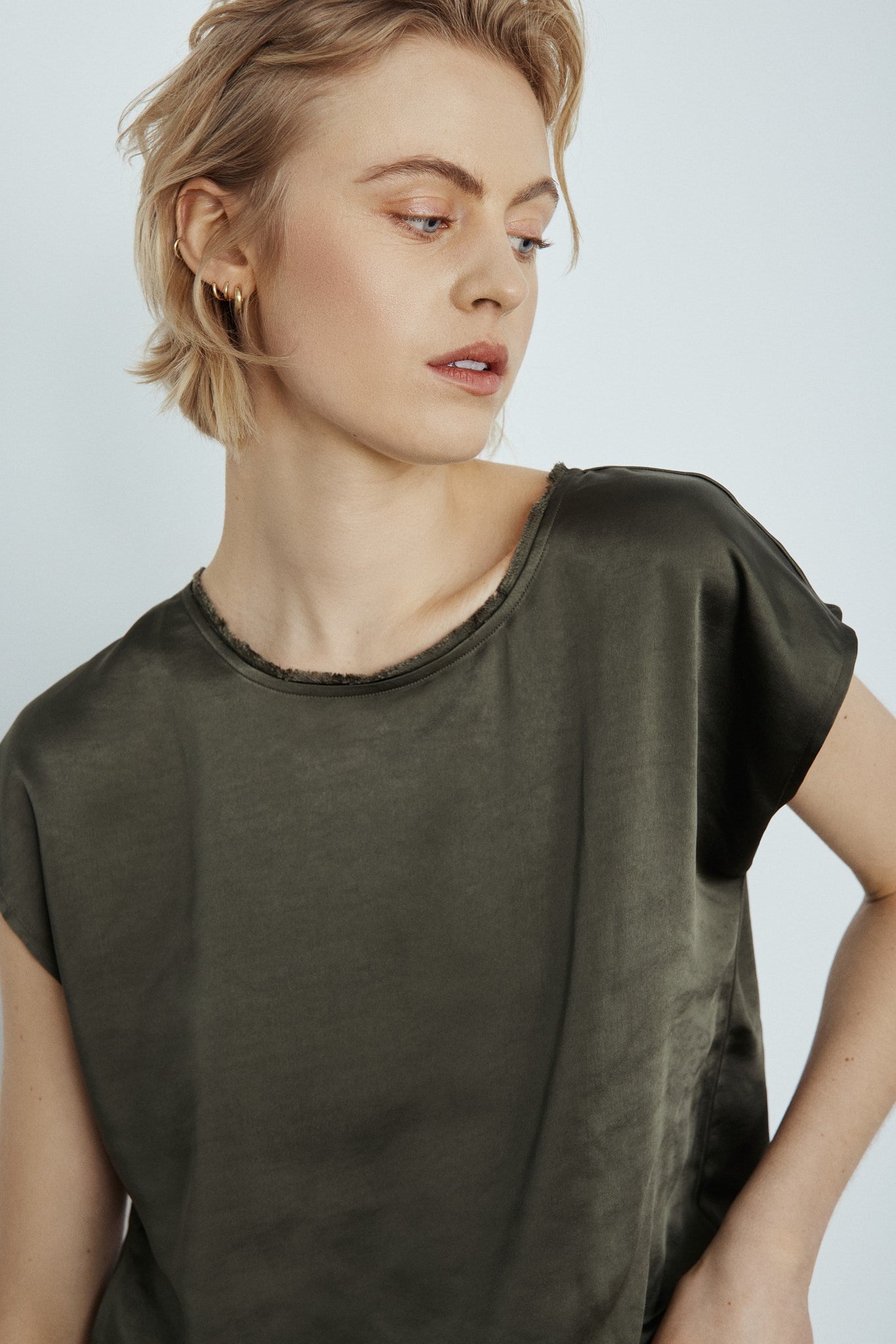 WILLOW TOP-Dk khaki